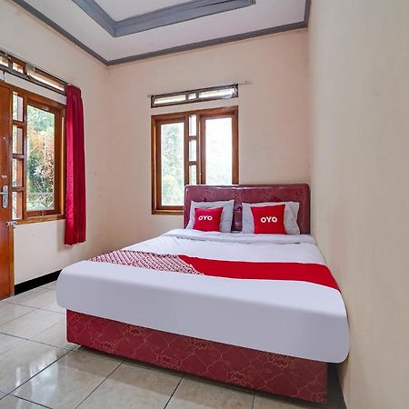 Oyo Homes 90915 Eco Tourism Desa Cihanjuang Rahayu Ciwangun Indah Camp Villas Bongkar Buitenkant foto