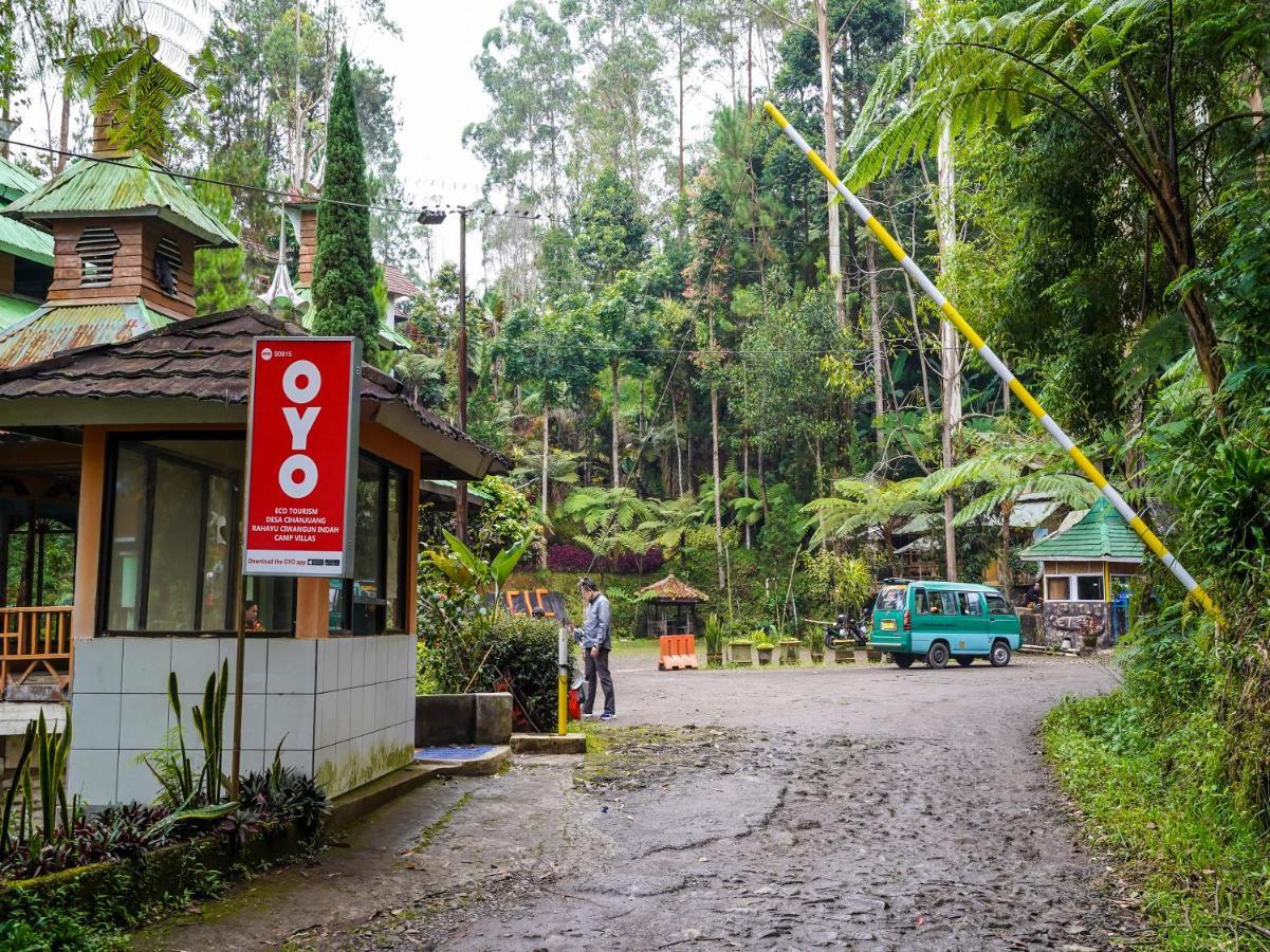 Oyo Homes 90915 Eco Tourism Desa Cihanjuang Rahayu Ciwangun Indah Camp Villas Bongkar Buitenkant foto