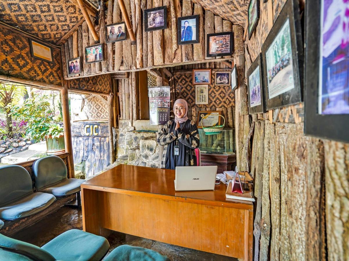 Oyo Homes 90915 Eco Tourism Desa Cihanjuang Rahayu Ciwangun Indah Camp Villas Bongkar Buitenkant foto