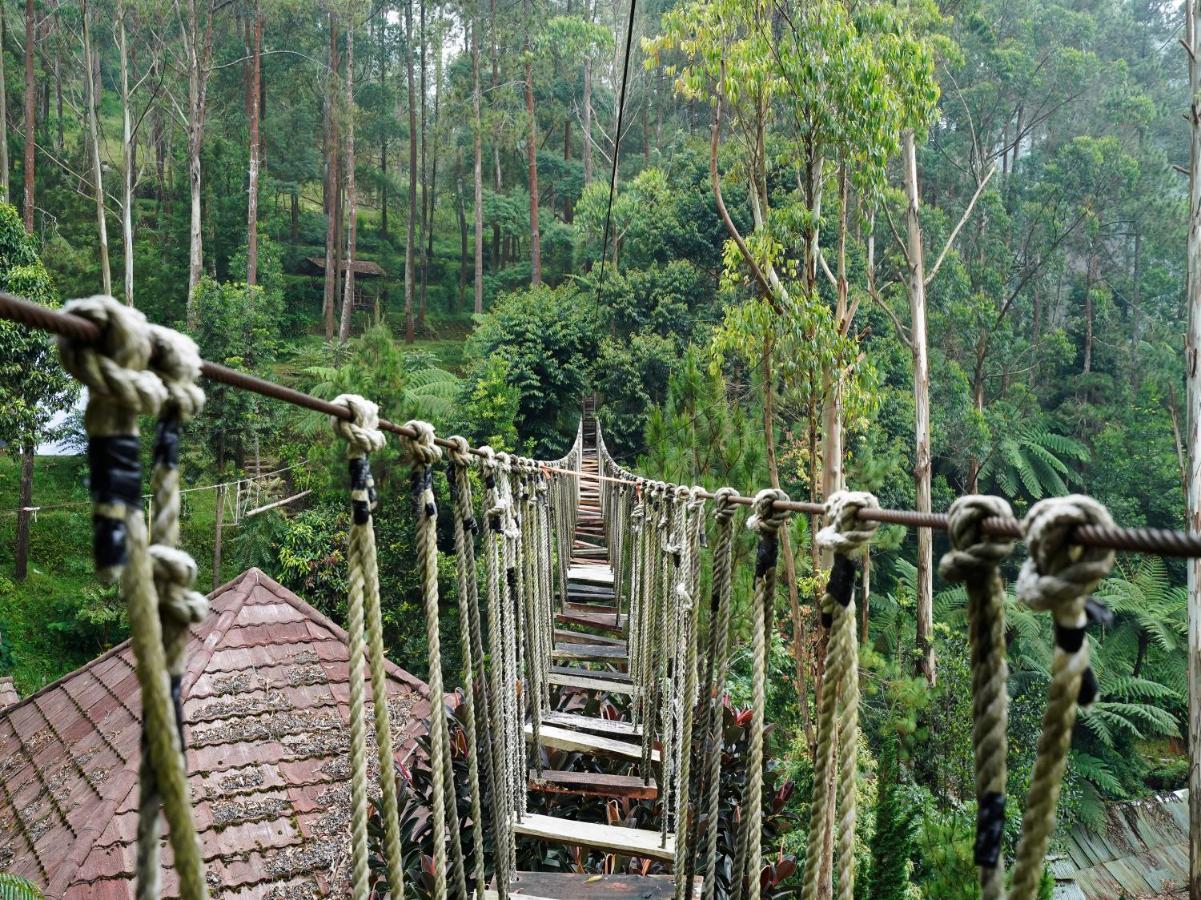 Oyo Homes 90915 Eco Tourism Desa Cihanjuang Rahayu Ciwangun Indah Camp Villas Bongkar Buitenkant foto