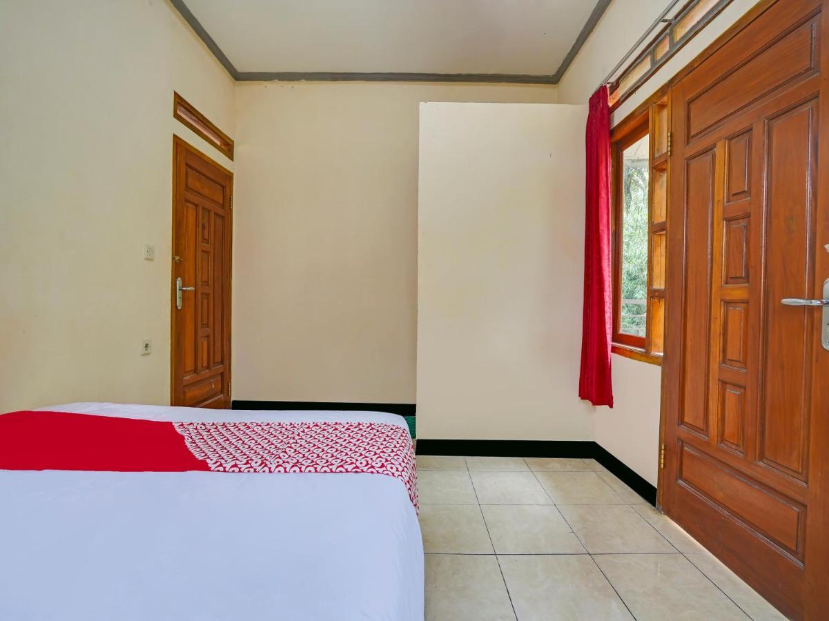 Oyo Homes 90915 Eco Tourism Desa Cihanjuang Rahayu Ciwangun Indah Camp Villas Bongkar Buitenkant foto