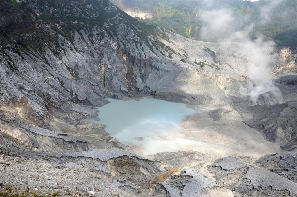 Oyo Homes 90915 Eco Tourism Desa Cihanjuang Rahayu Ciwangun Indah Camp Villas Bongkar Buitenkant foto
