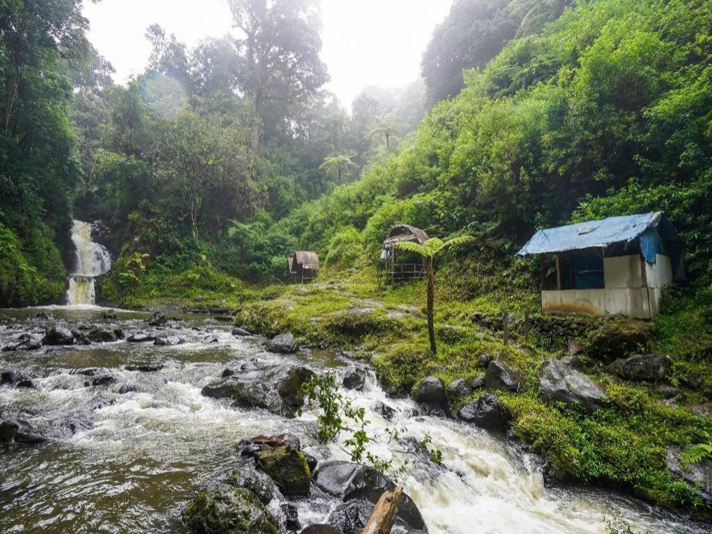 Oyo Homes 90915 Eco Tourism Desa Cihanjuang Rahayu Ciwangun Indah Camp Villas Bongkar Buitenkant foto